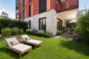 MÜNCHNER IG: Lichtdurchflutete 1,5-Zimmer-ECK-Wohnung mit Garten & Süd-Terrasse !