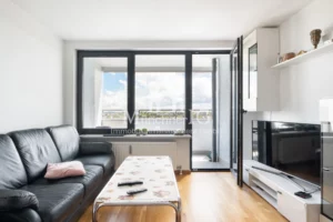 MÜNCHNER IG: Schöne 2-Zimmer-Wohnung über den Dächern Münchens mit Balkon und TG-Stellplatz